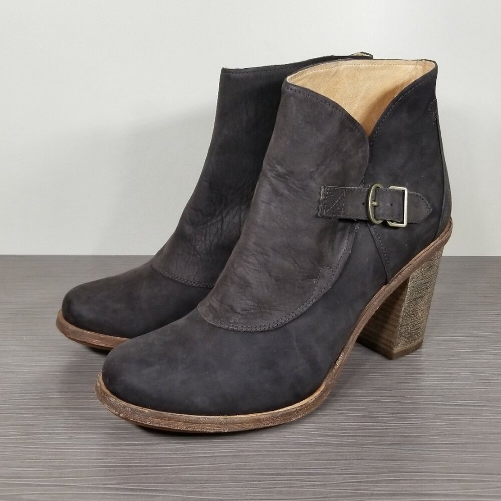 Timberland Black Ankle Boots with Brown Heel - Picture 3 of 11